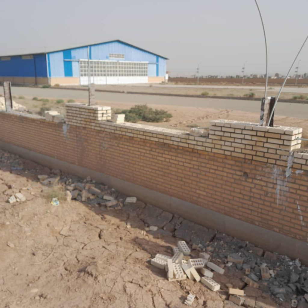 دیوار محوطه مجتمع قمر بنیهاشم سازمان هلالاحمر